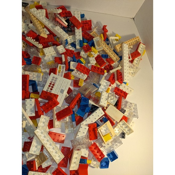 Vintage 1970 Playskool Milton Bradley Plastic Building Bricks - 278 Pieces - Picture 3 of 7